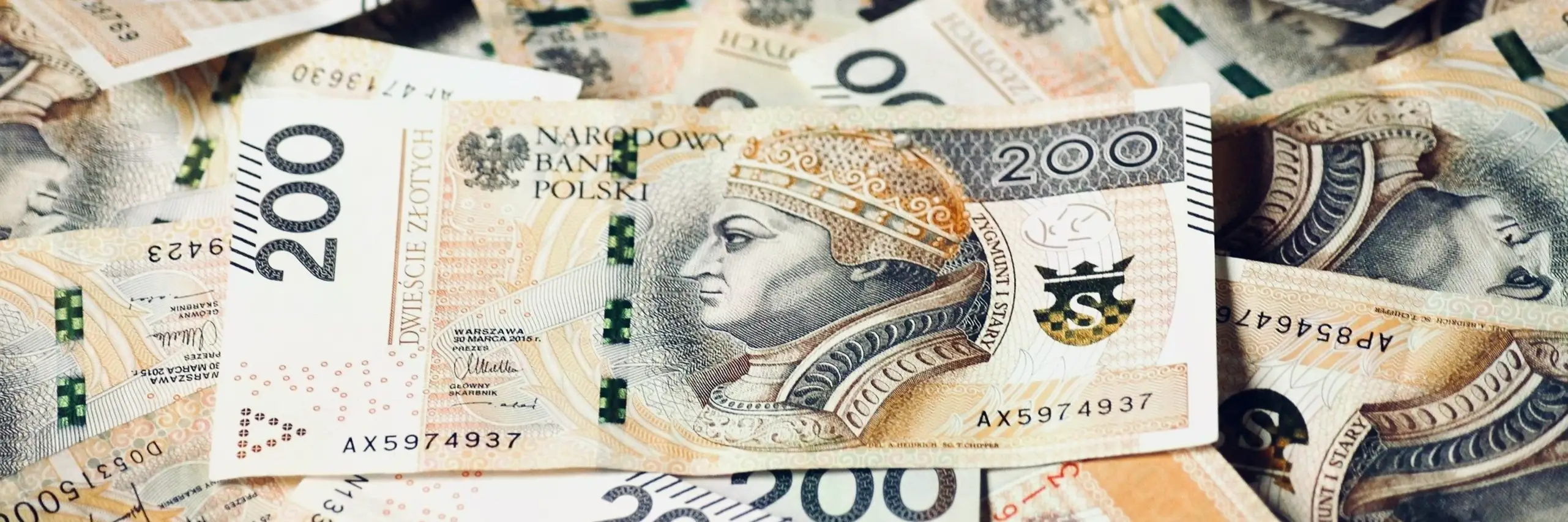 Finanse na widelcu: Kiedy kolejna podwyżka najniższej krajowej? Mamy konkretne kwoty!